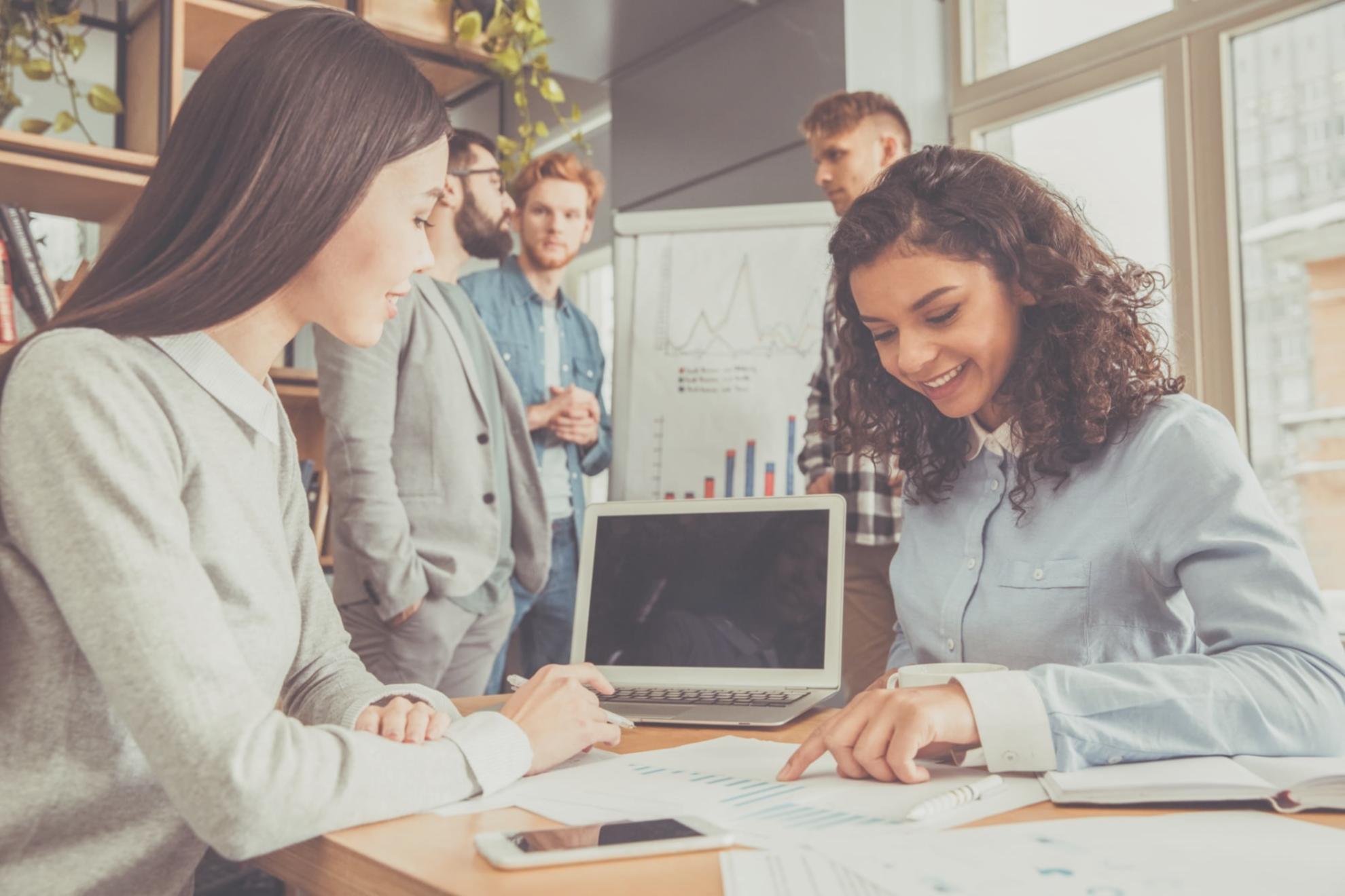 Praktisk workshop-miljö med fokus på äkta arbetsuppgifter